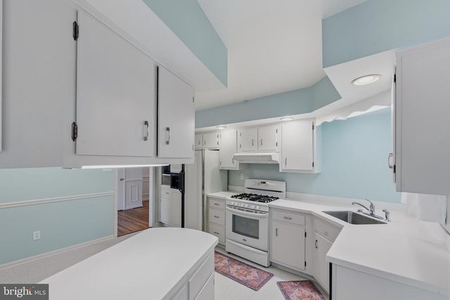 417 MONMOUTH DR, Cherry Hill, NJ 08002