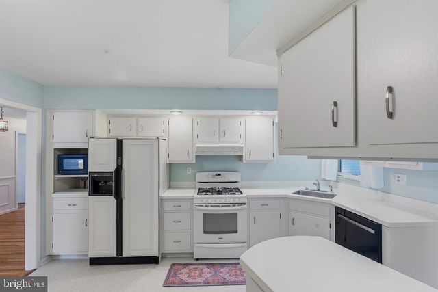417 MONMOUTH DR, Cherry Hill, NJ 08002