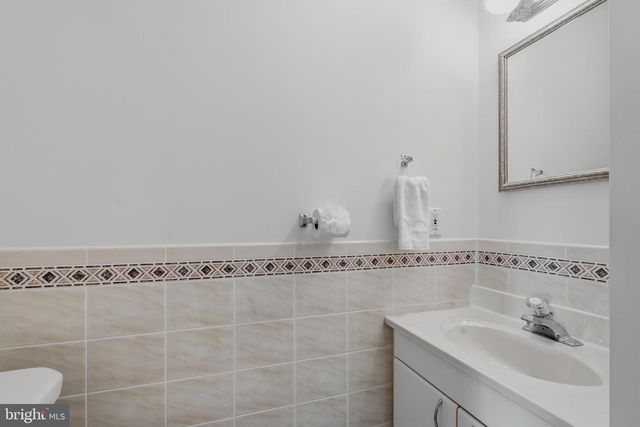 417 MONMOUTH DR, Cherry Hill, NJ 08002