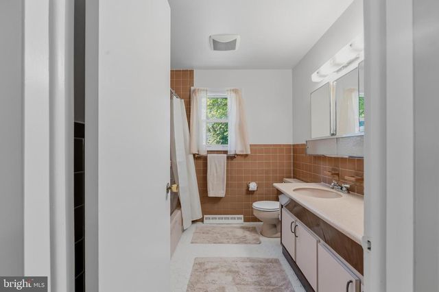 417 MONMOUTH DR, Cherry Hill, NJ 08002