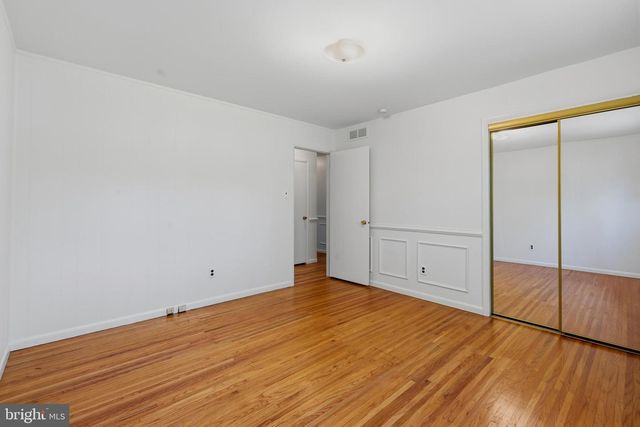 417 MONMOUTH DR, Cherry Hill, NJ 08002