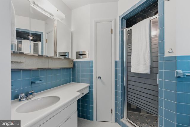 417 MONMOUTH DR, Cherry Hill, NJ 08002