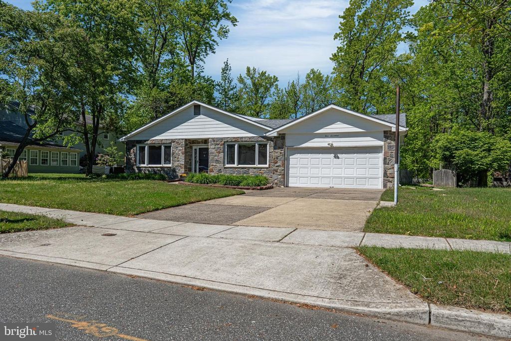 417 MONMOUTH DR, Cherry Hill, NJ 08002