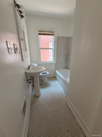15860 Normandy Street, Detroit, MI 48238