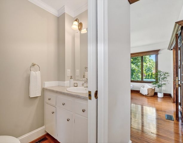 79 Baxter St, Melrose, MA 02176