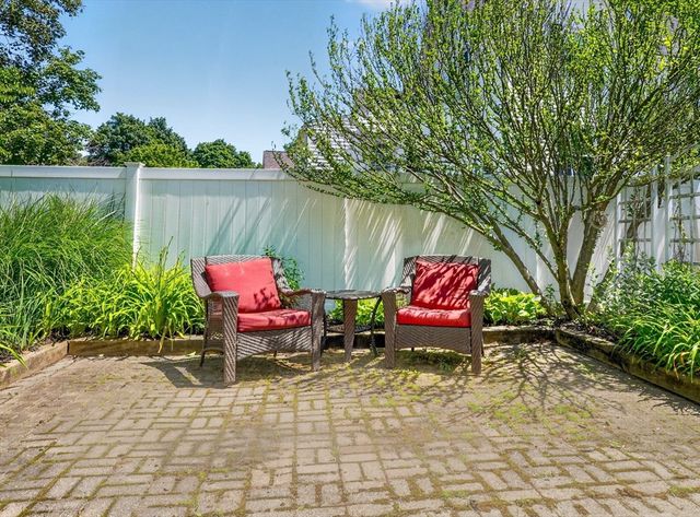 79 Baxter St, Melrose, MA 02176