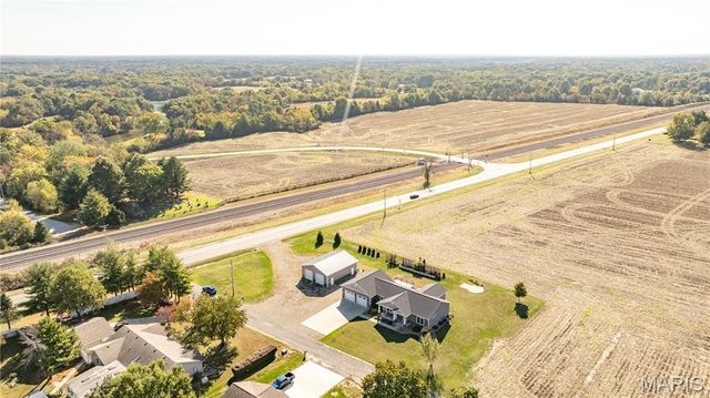 34101 Craig Lake Road, Brighton, IL 62012