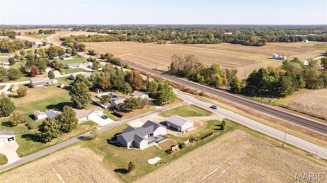 34101 Craig Lake Road, Brighton, IL 62012