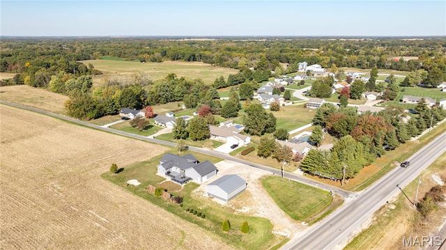 34101 Craig Lake Road, Brighton, IL 62012