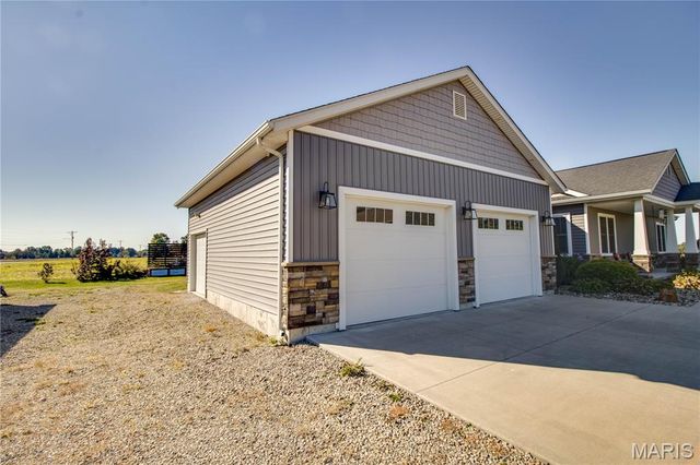 34101 Craig Lake Road, Brighton, IL 62012