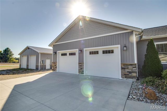 34101 Craig Lake Road, Brighton, IL 62012