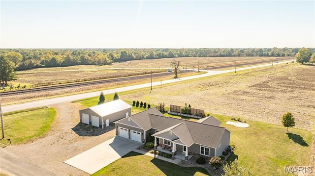 34101 Craig Lake Road, Brighton, IL 62012