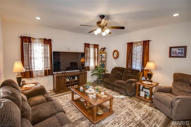 34101 Craig Lake Road, Brighton, IL 62012