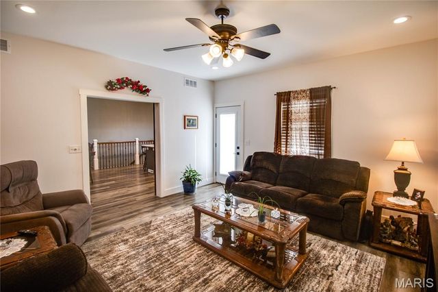 34101 Craig Lake Road, Brighton, IL 62012