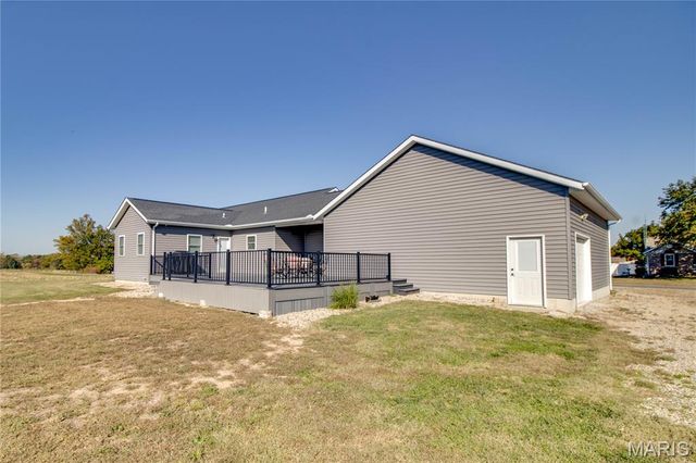 34101 Craig Lake Road, Brighton, IL 62012
