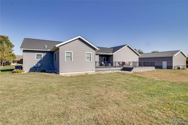 34101 Craig Lake Road, Brighton, IL 62012