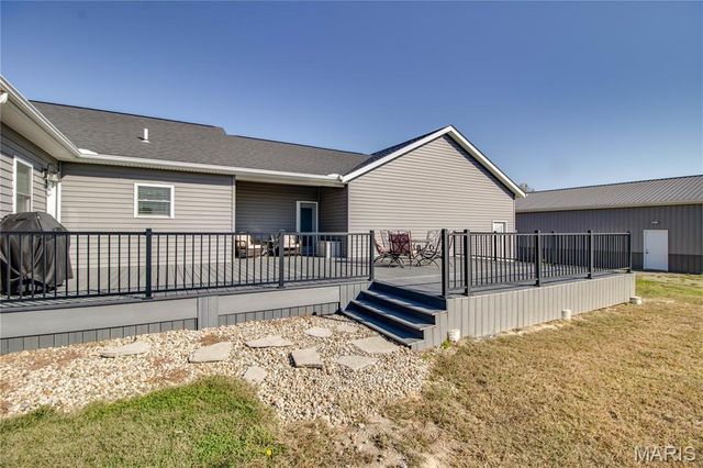 34101 Craig Lake Road, Brighton, IL 62012