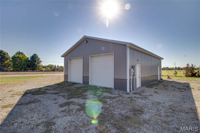 34101 Craig Lake Road, Brighton, IL 62012
