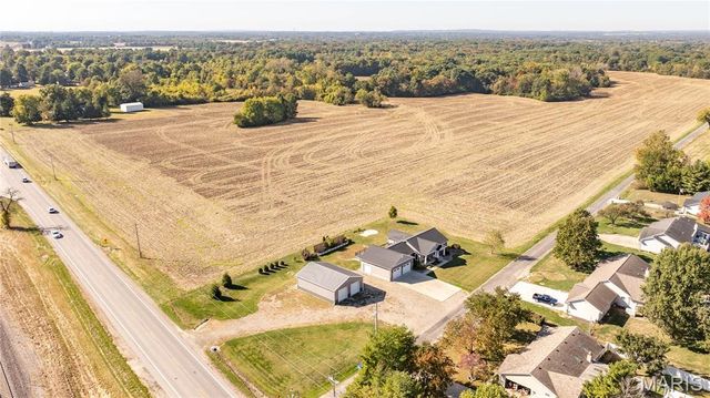 34101 Craig Lake Road, Brighton, IL 62012