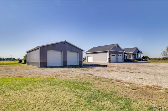 34101 Craig Lake Road, Brighton, IL 62012