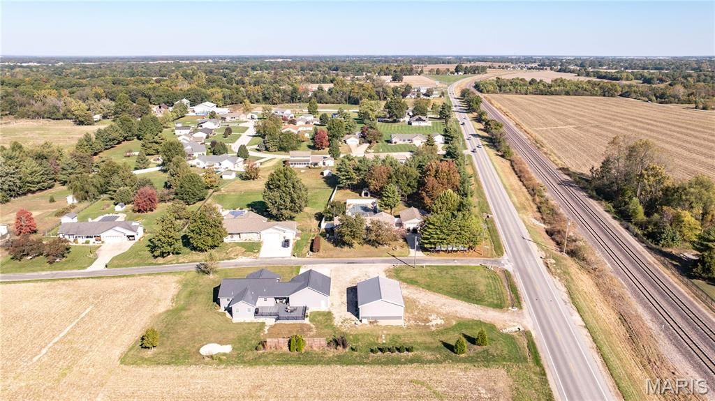 Image 14 of property listing at 34101 Craig Lake Road, Brighton, IL 62012