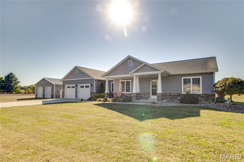Image 18 of property listing at 34101 Craig Lake Road, Brighton, IL 62012