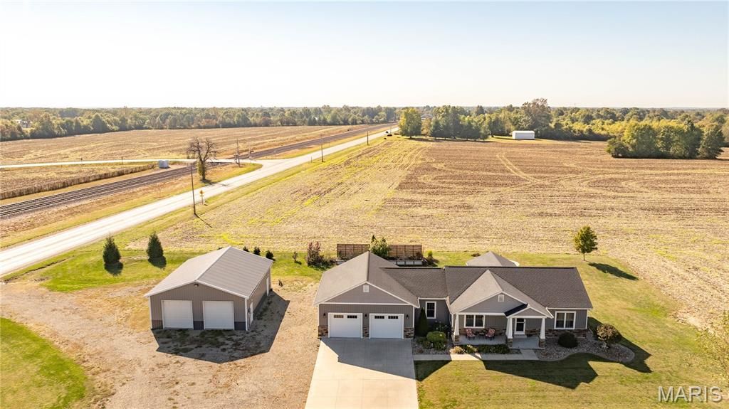 Image 3 of property listing at 34101 Craig Lake Road, Brighton, IL 62012