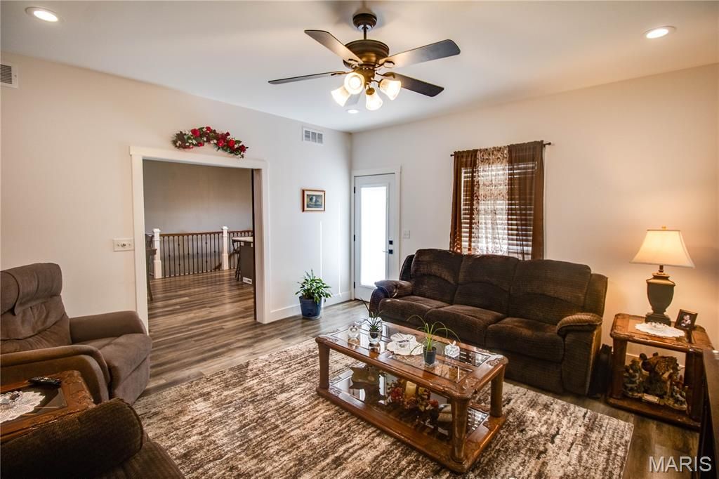 Image 36 of property listing at 34101 Craig Lake Road, Brighton, IL 62012
