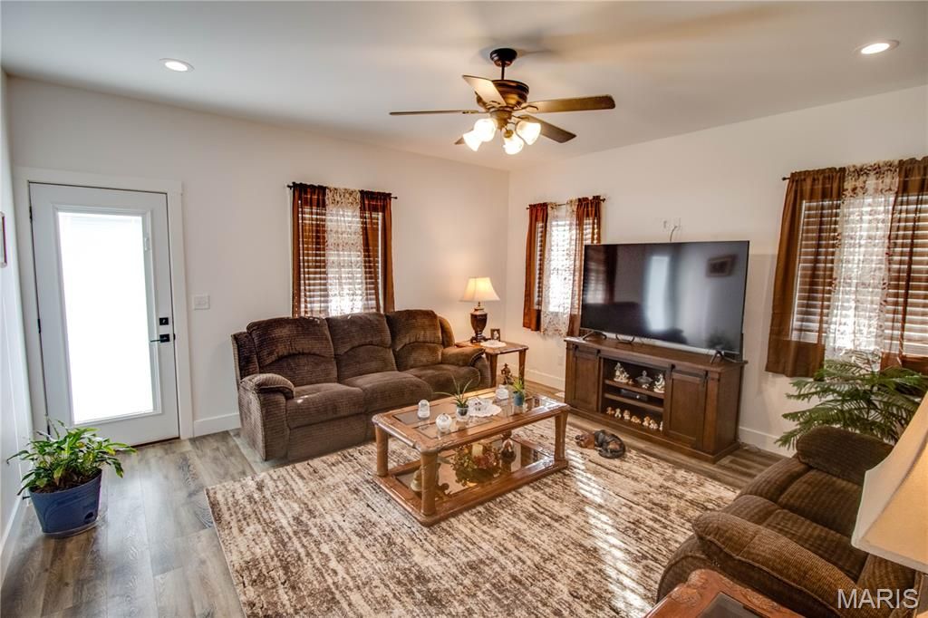 Image 37 of property listing at 34101 Craig Lake Road, Brighton, IL 62012