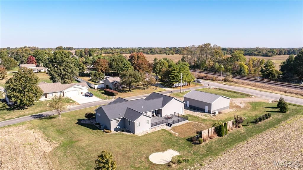 Image 6 of property listing at 34101 Craig Lake Road, Brighton, IL 62012