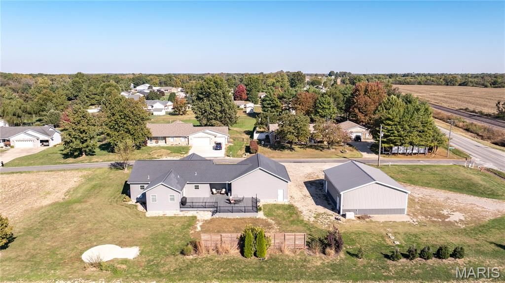 Image 7 of property listing at 34101 Craig Lake Road, Brighton, IL 62012