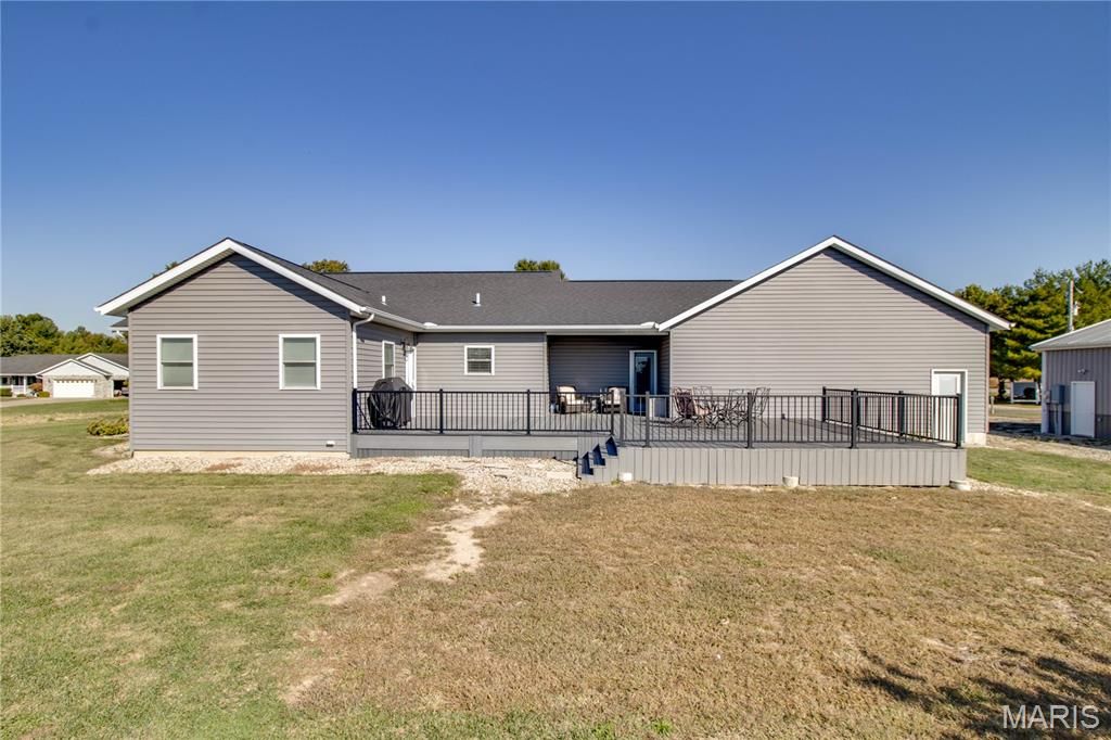 Image 68 of property listing at 34101 Craig Lake Road, Brighton, IL 62012