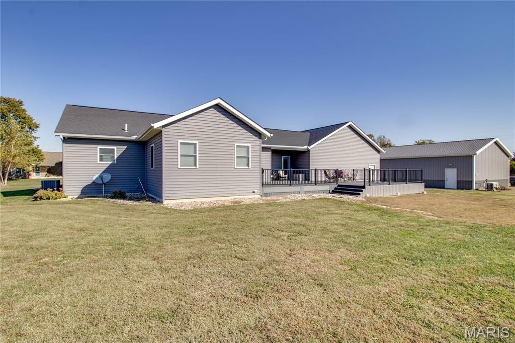 Image 70 of property listing at 34101 Craig Lake Road, Brighton, IL 62012