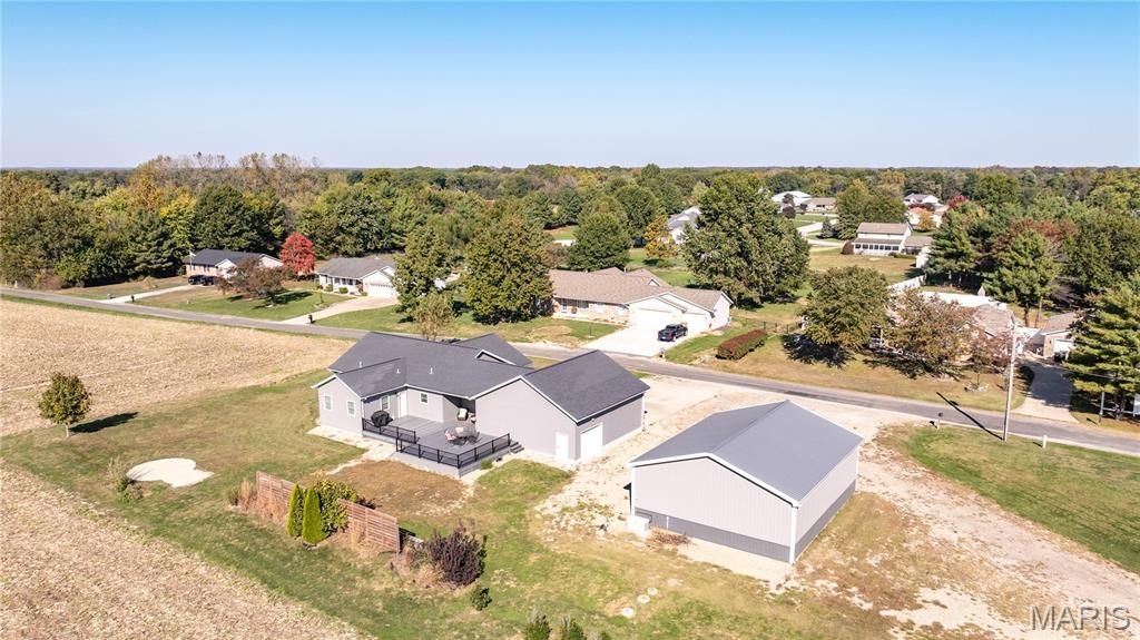 Image 8 of property listing at 34101 Craig Lake Road, Brighton, IL 62012