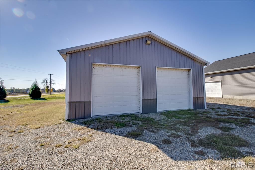 Image 79 of property listing at 34101 Craig Lake Road, Brighton, IL 62012
