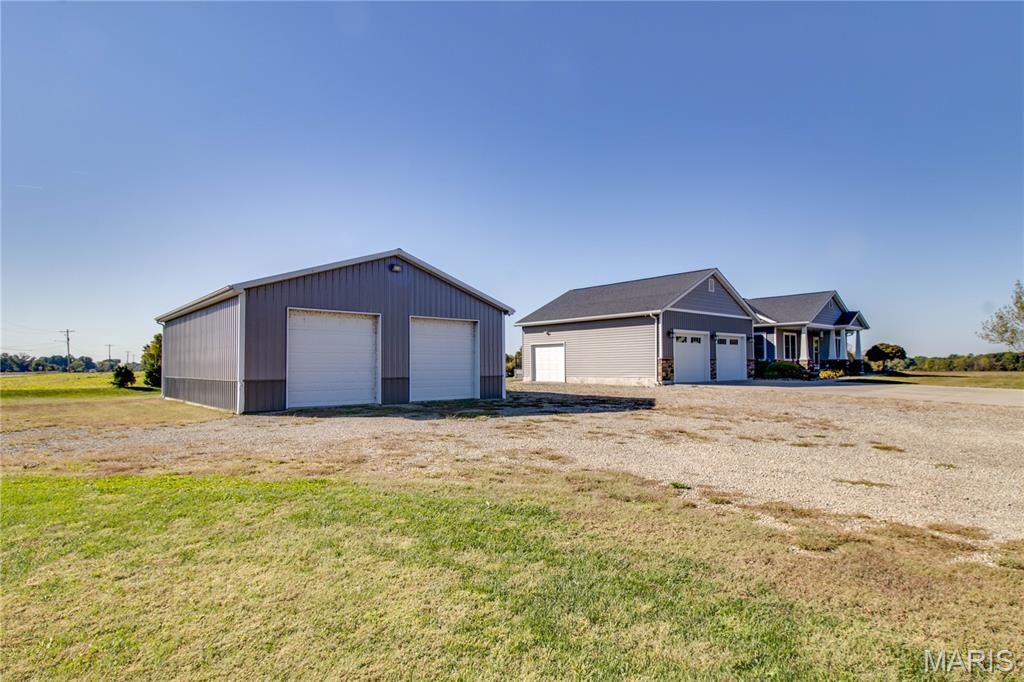 Image 81 of property listing at 34101 Craig Lake Road, Brighton, IL 62012