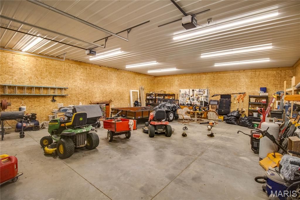 Image 83 of property listing at 34101 Craig Lake Road, Brighton, IL 62012