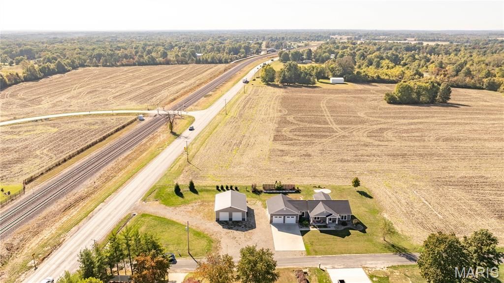 Image 10 of property listing at 34101 Craig Lake Road, Brighton, IL 62012