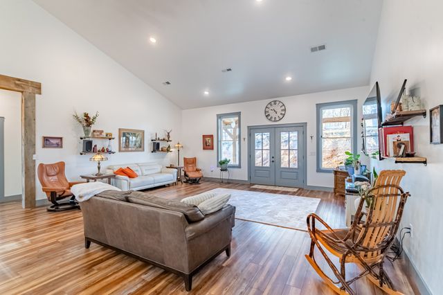 6005 Pilgrims Pass, Primm Springs, TN 38476