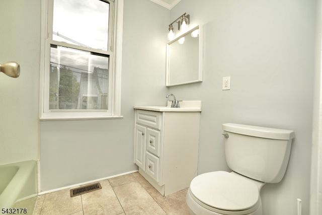 58 Sidney St, Lodi Boro, NJ 07644