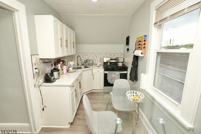 58 Sidney St, Lodi Boro, NJ 07644
