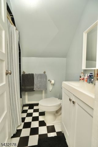58 Sidney St, Lodi Boro, NJ 07644