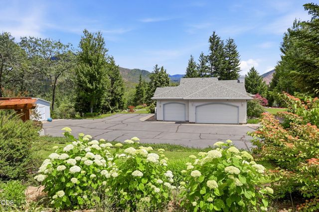 764 Jess Way, Grants Pass, OR 97526