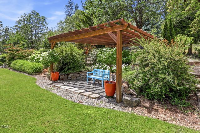 764 Jess Way, Grants Pass, OR 97526