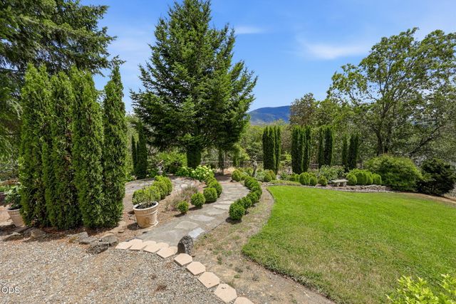 764 Jess Way, Grants Pass, OR 97526