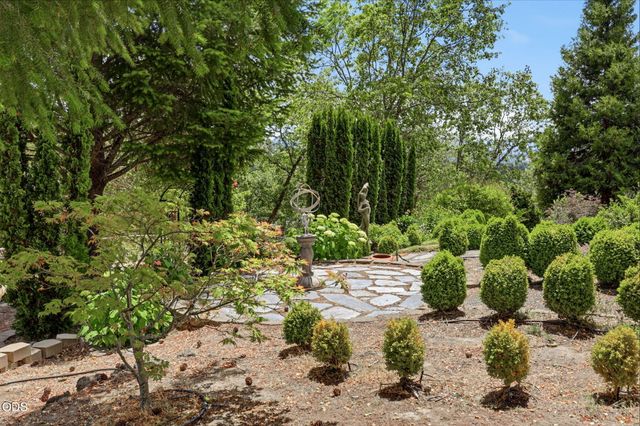 764 Jess Way, Grants Pass, OR 97526
