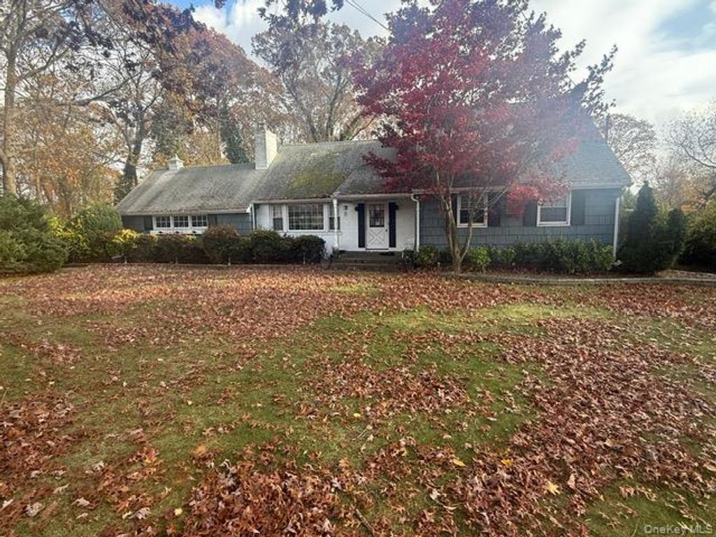 18 Beaverhill Lane, Huntington, NY 11743