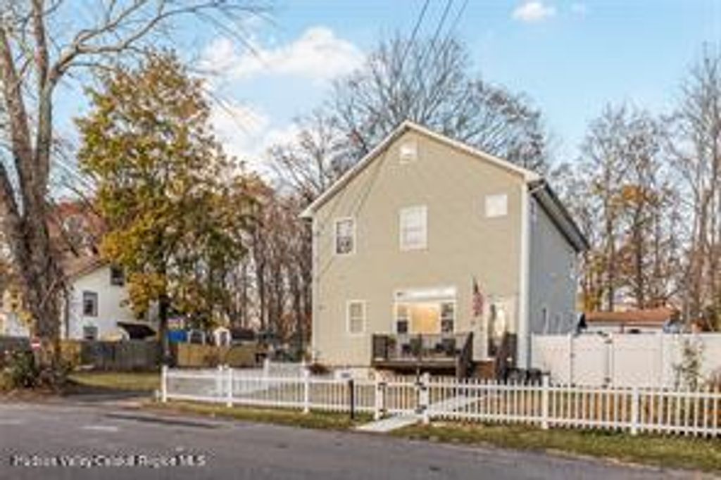 11 Grove Street, Highland, NY 12528