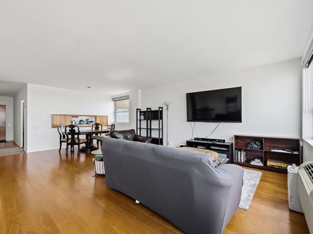 5532 S South Shore Drive 19F, Chicago, IL 60637