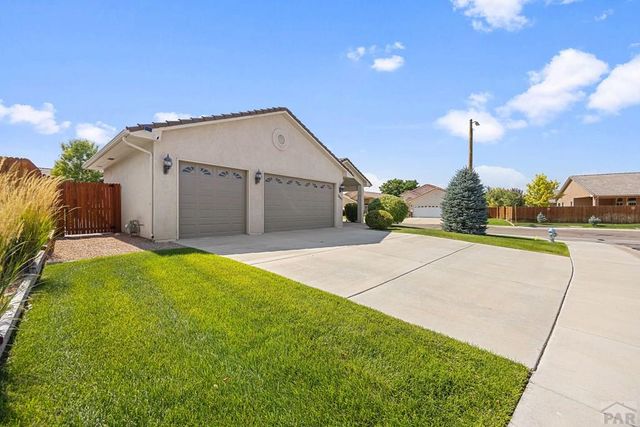 1003 Olivecrest Dr, Pueblo, CO 81005